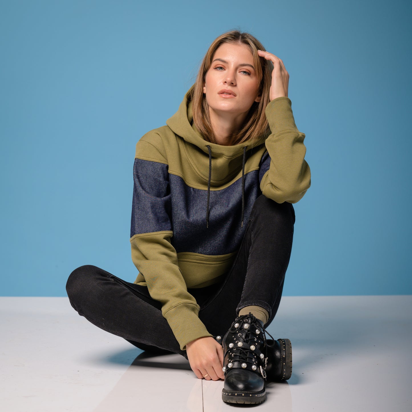 GF25 — Color-Blocked High-Neck Hoodie