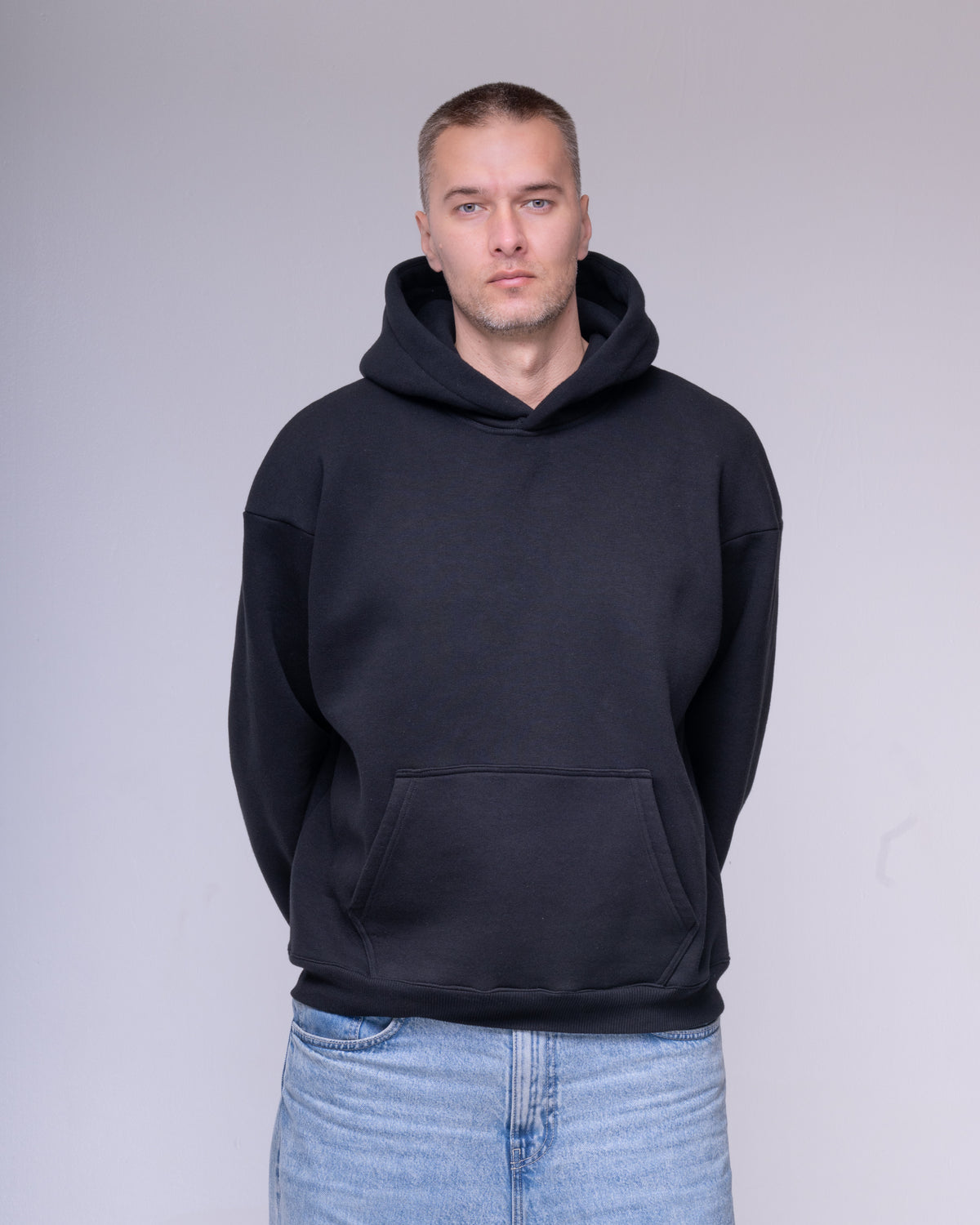 GF110 Oversize džemperis ar kapuci bez striķiem