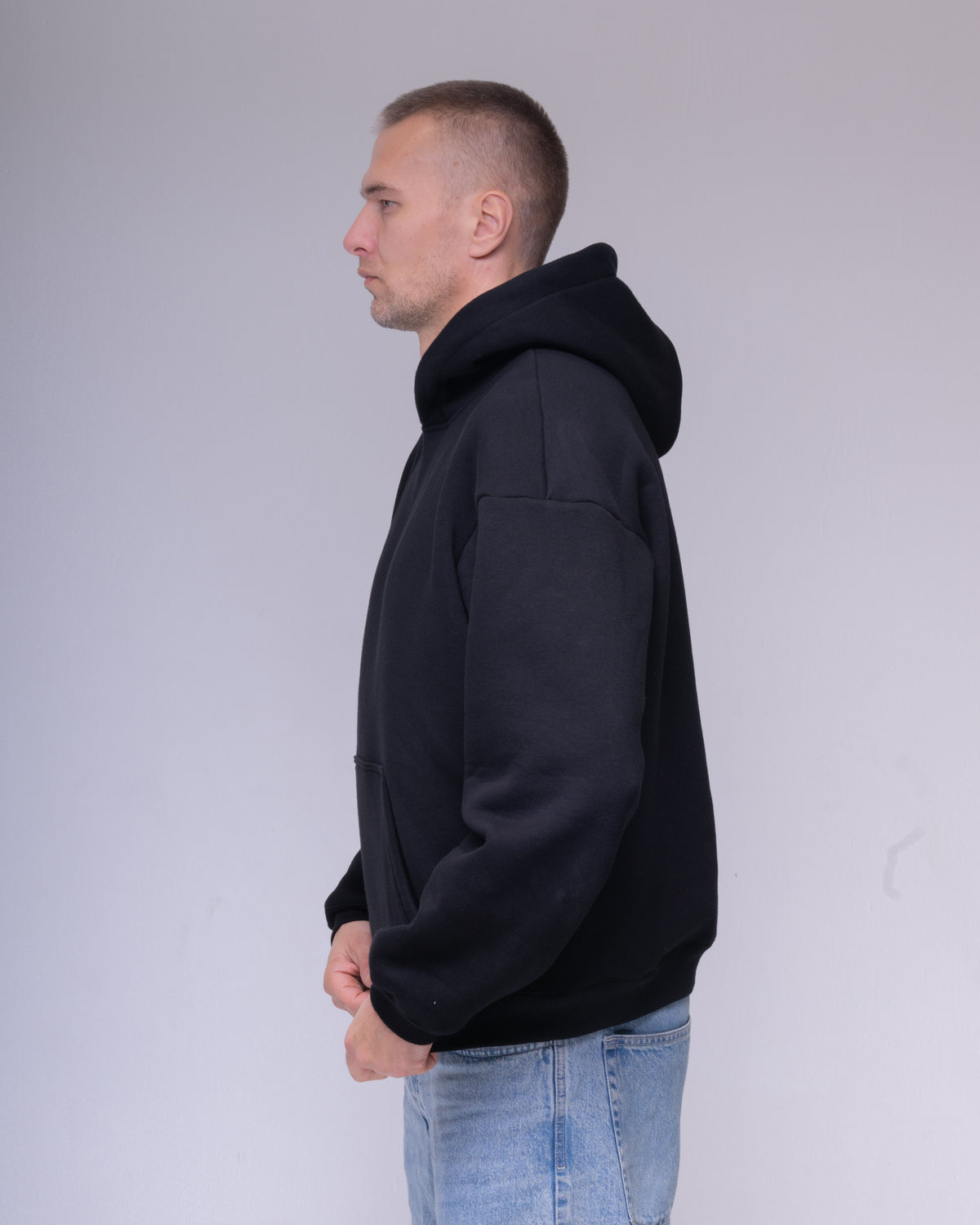 GF110 Oversize džemperis ar kapuci bez striķiem