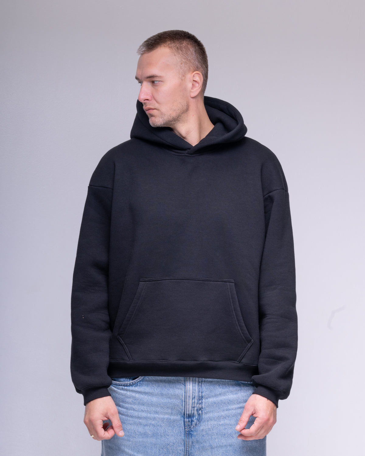 GF110 Oversize džemperis ar kapuci bez striķiem