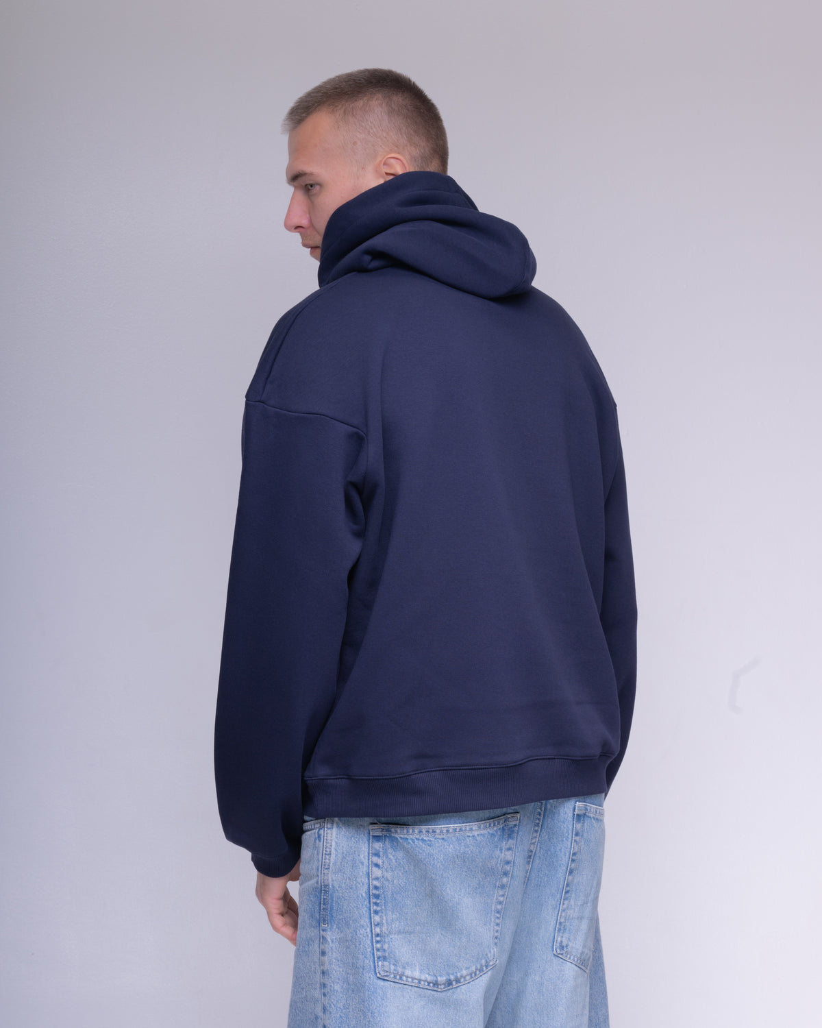 GF110 Oversize džemperis ar kapuci bez striķiem