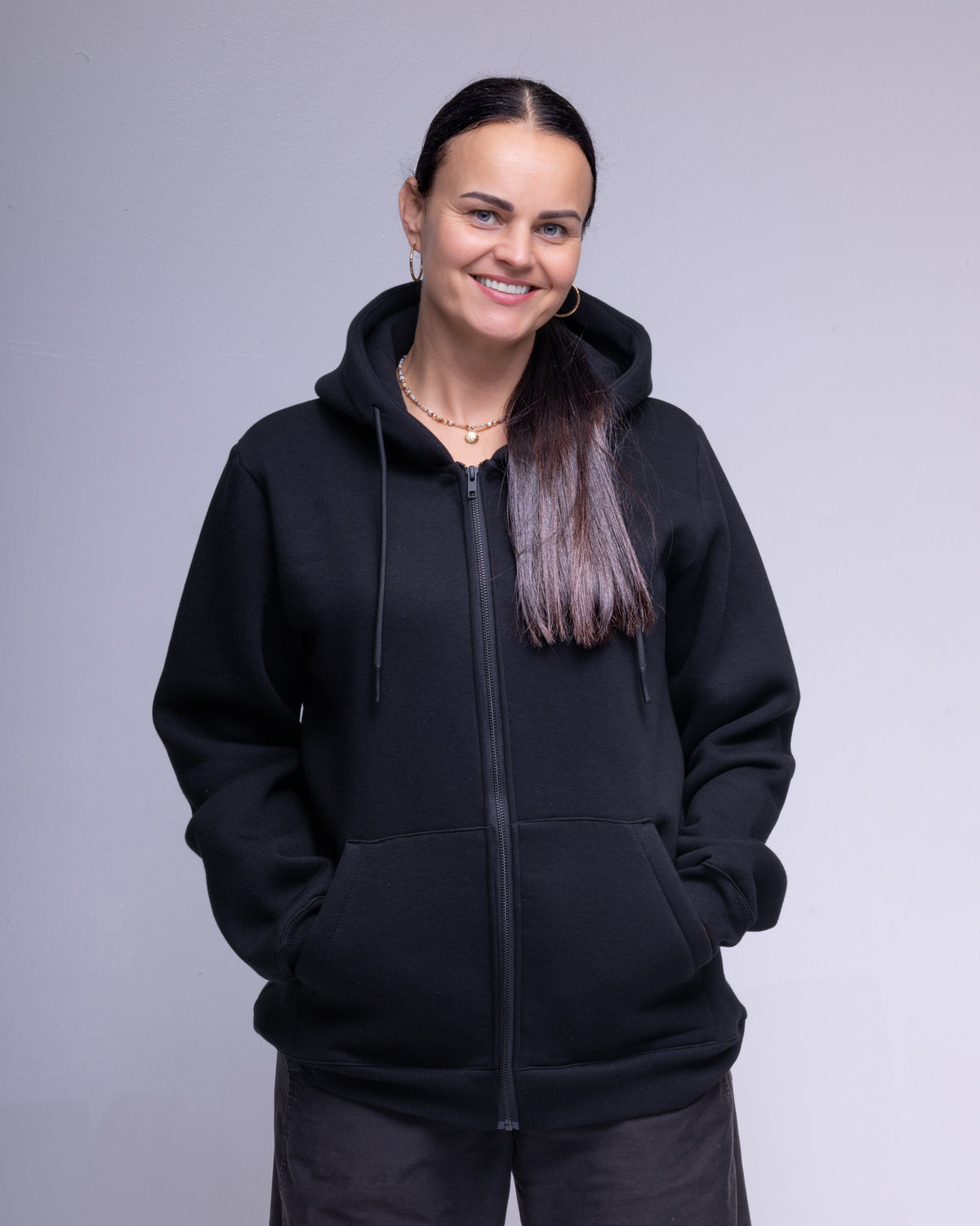 GF06 – Unisex jaka ar rāvējslēdzēju 