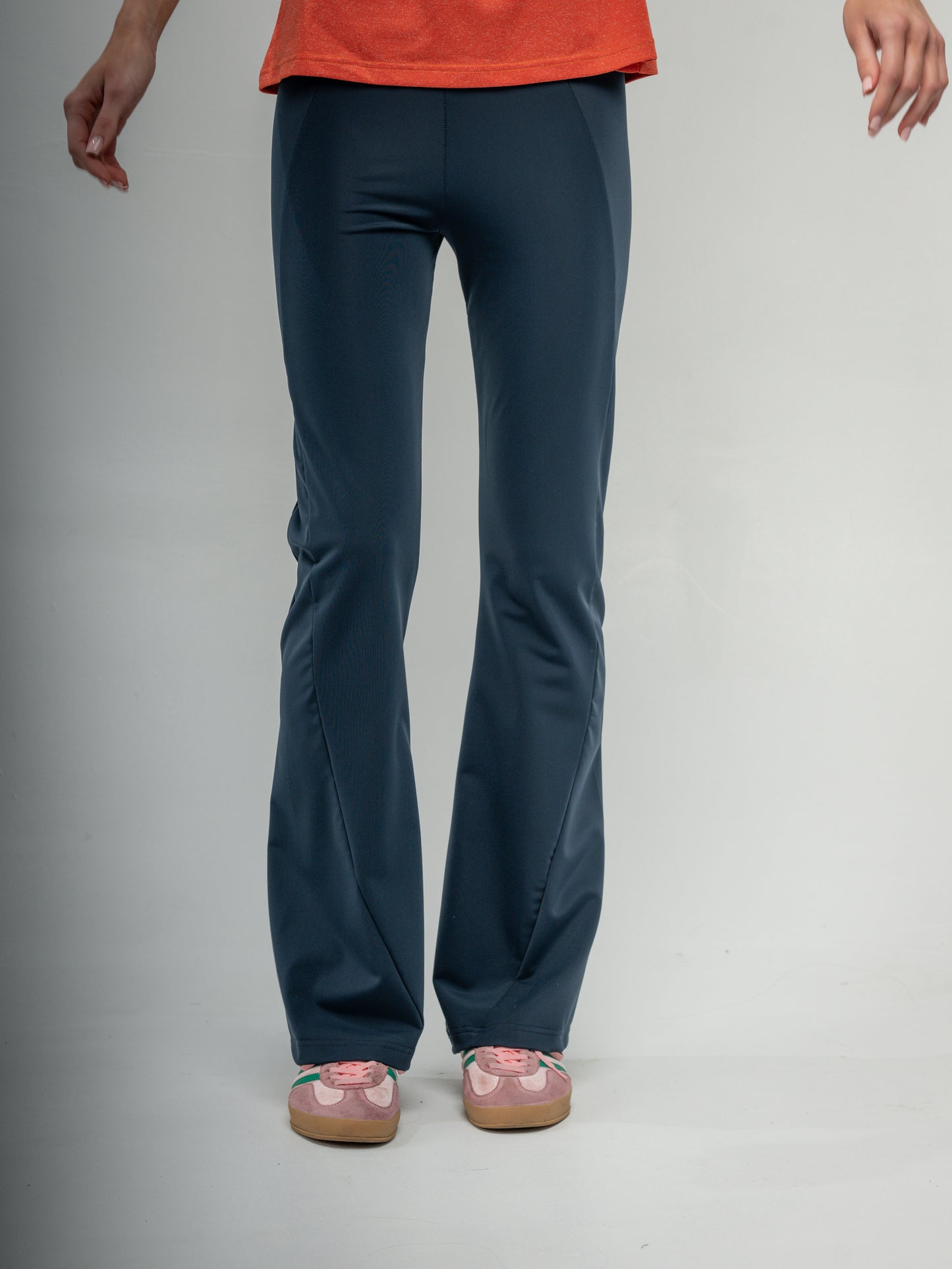 GF21 – Flared Performance Leggings