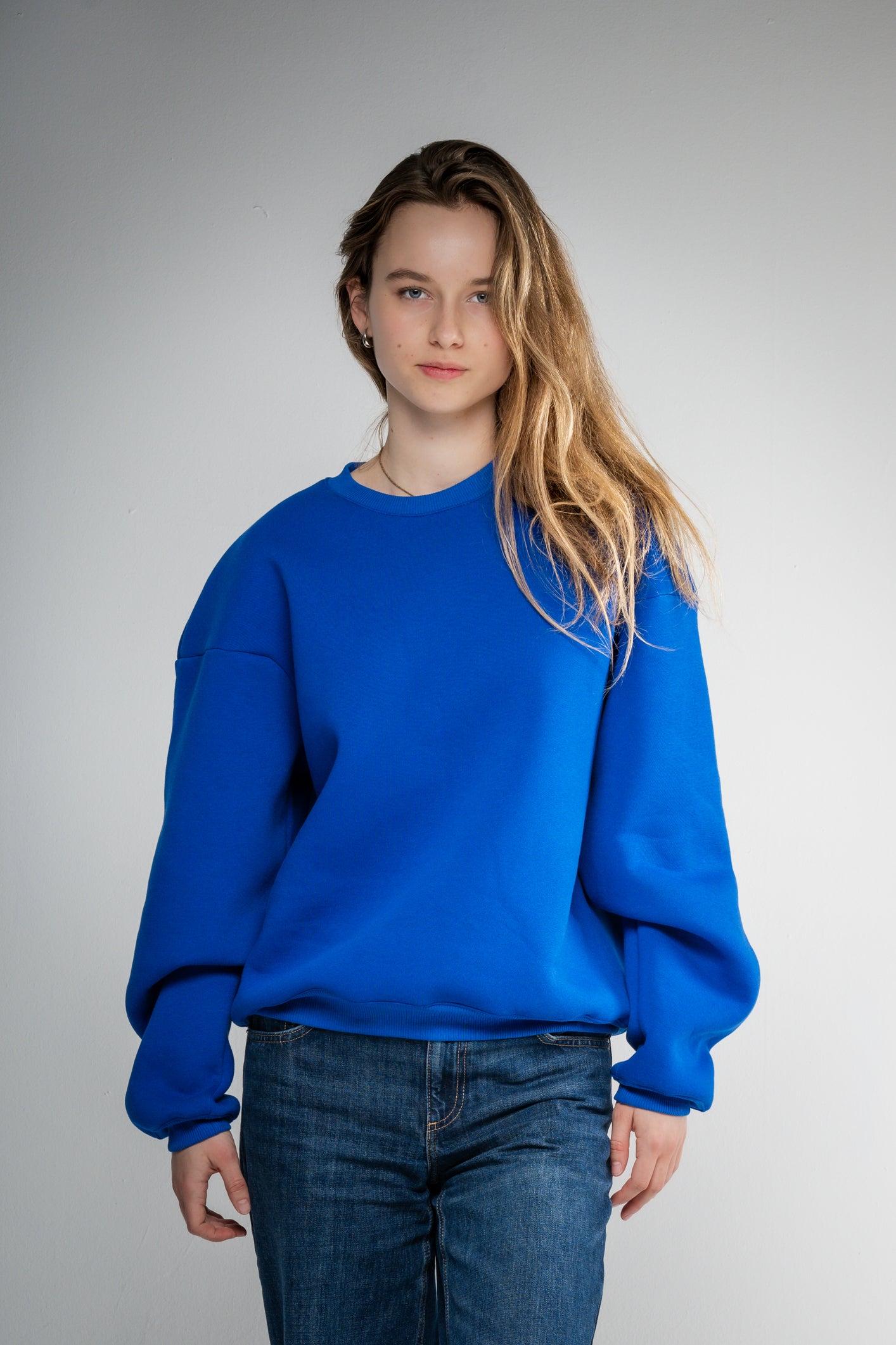 GF10 – Dropped Shoulder Unisex Sweatshirt