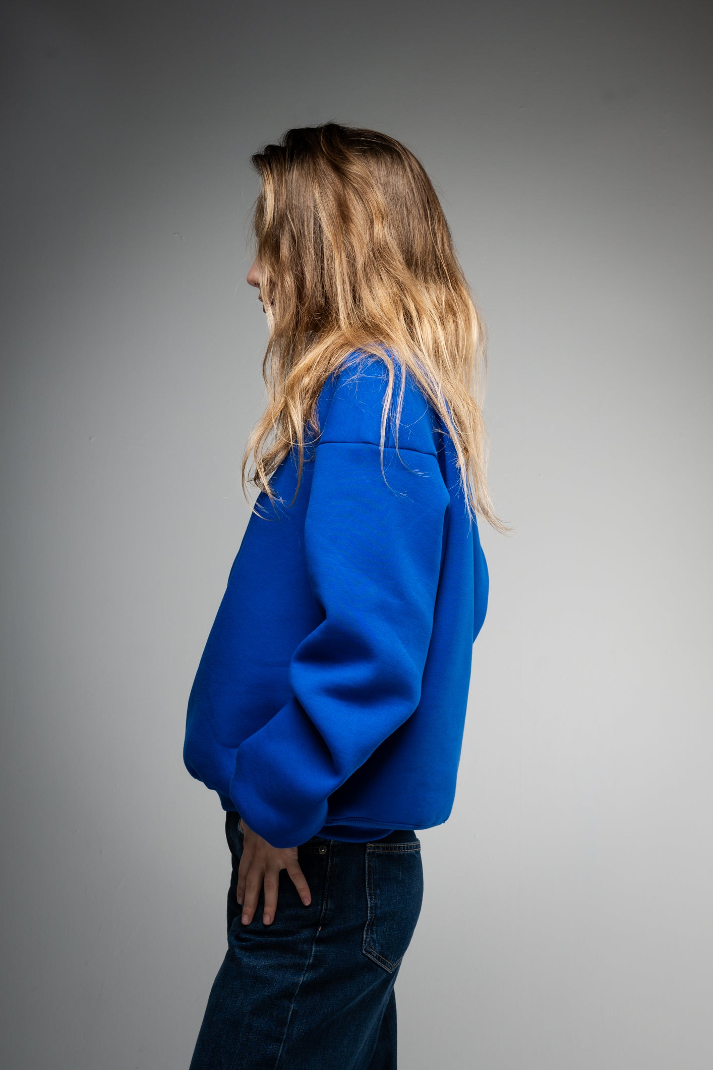 GF10 – Dropped Shoulder Unisex Sweatshirt