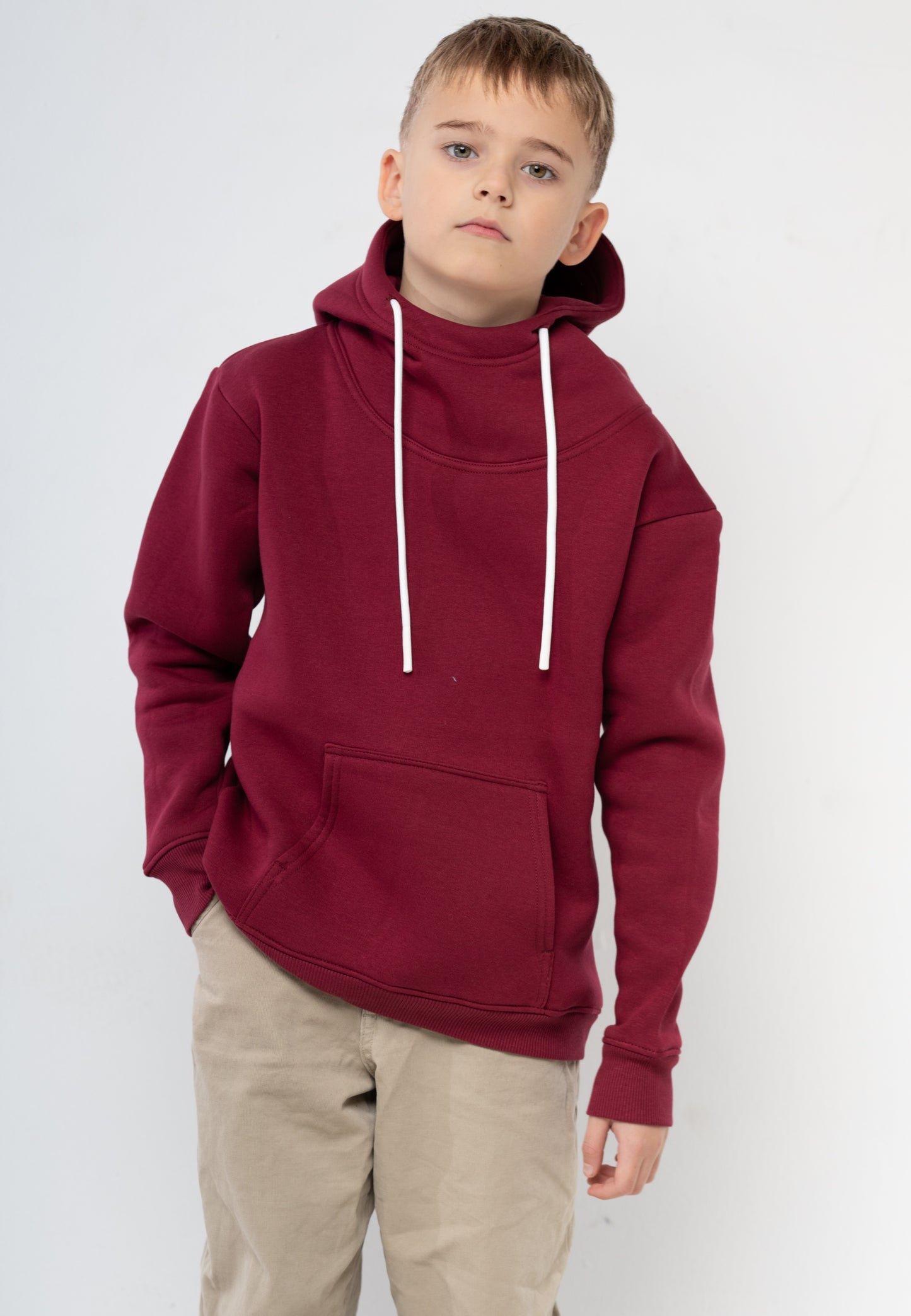 GF27 — bērnu džemperis ar kapuci un augsto apkakli