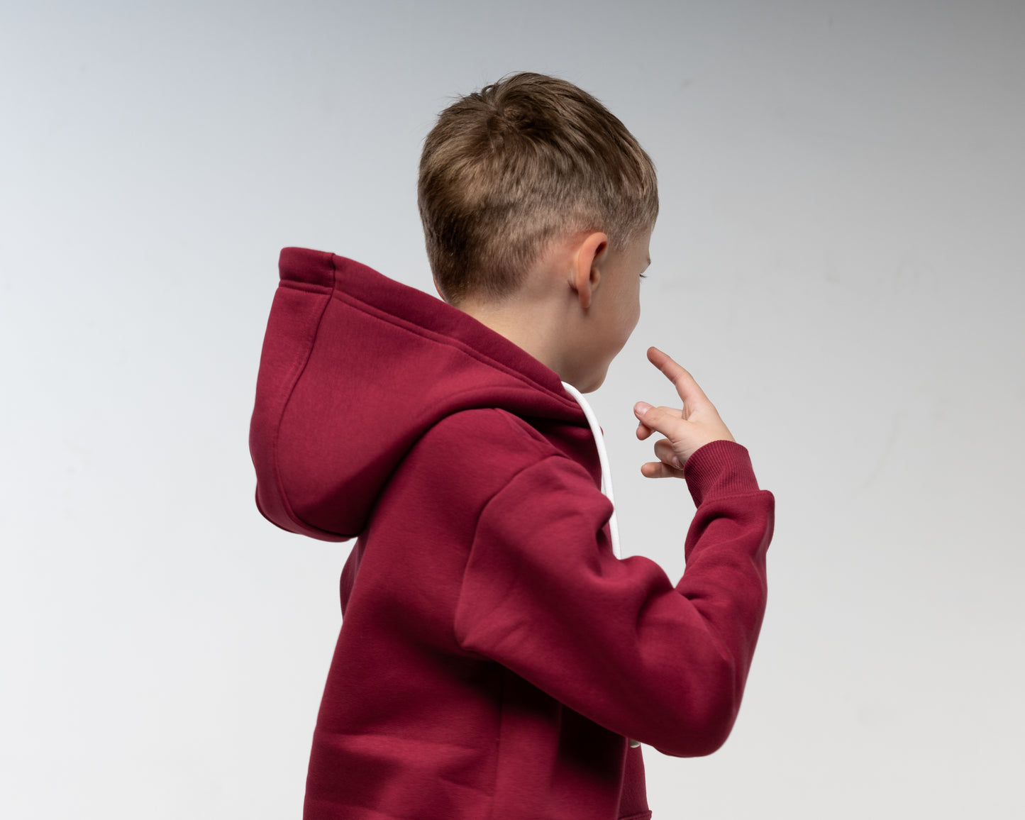 GF27 — bērnu džemperis ar kapuci un augsto apkakli