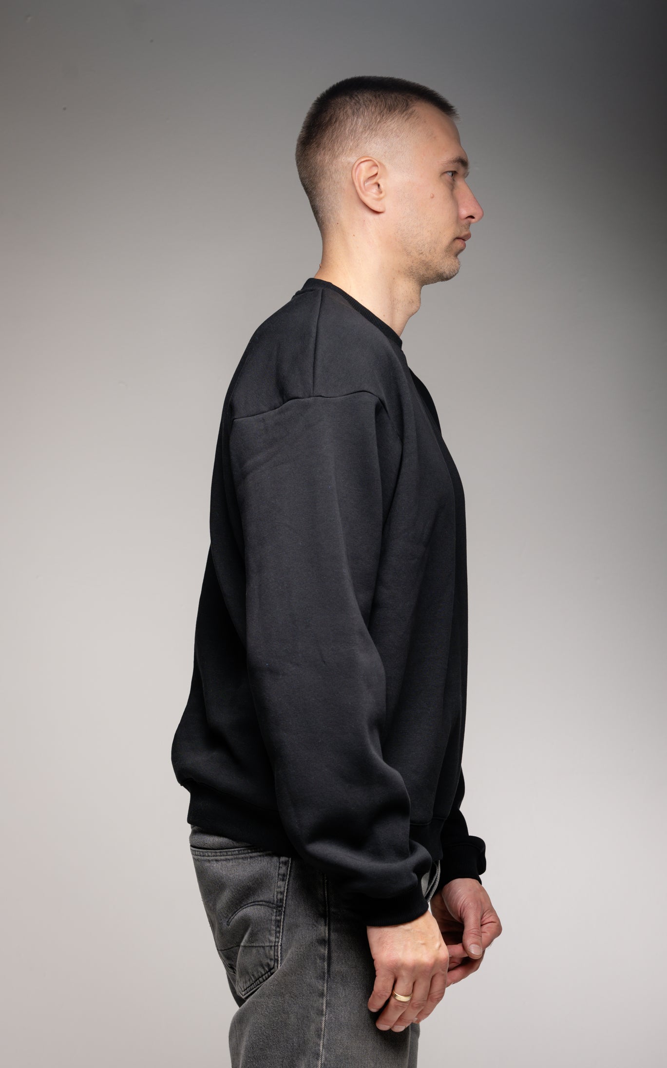 GF10 – Dropped Shoulder Unisex Sweatshirt