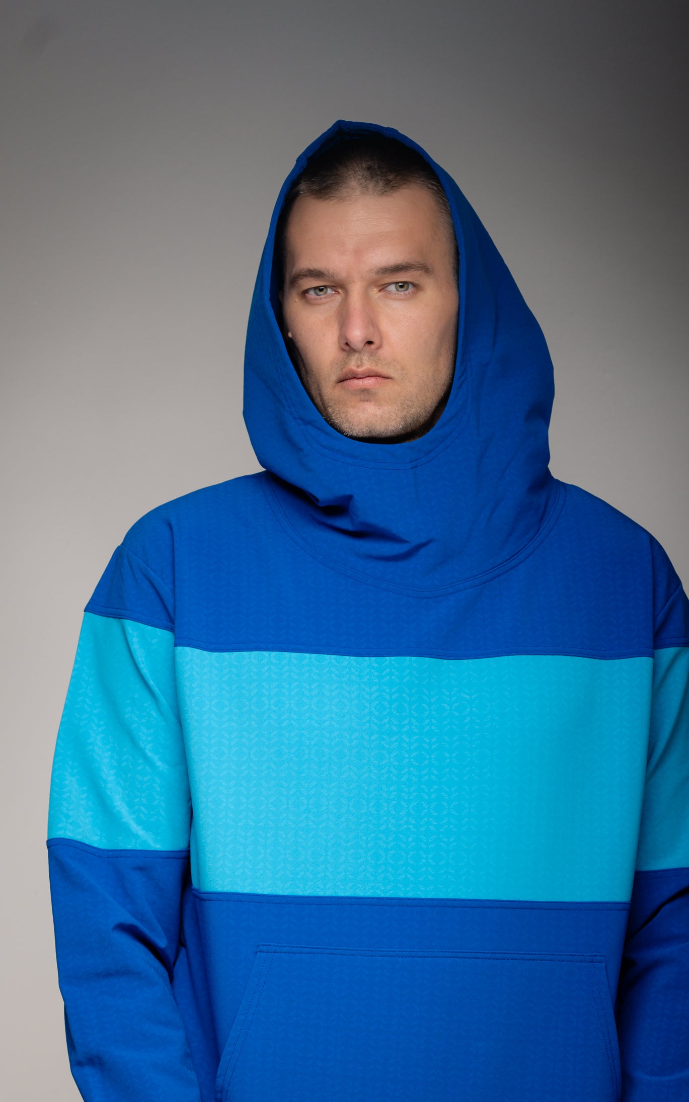 GF25 — Color-Blocked High-Neck Hoodie